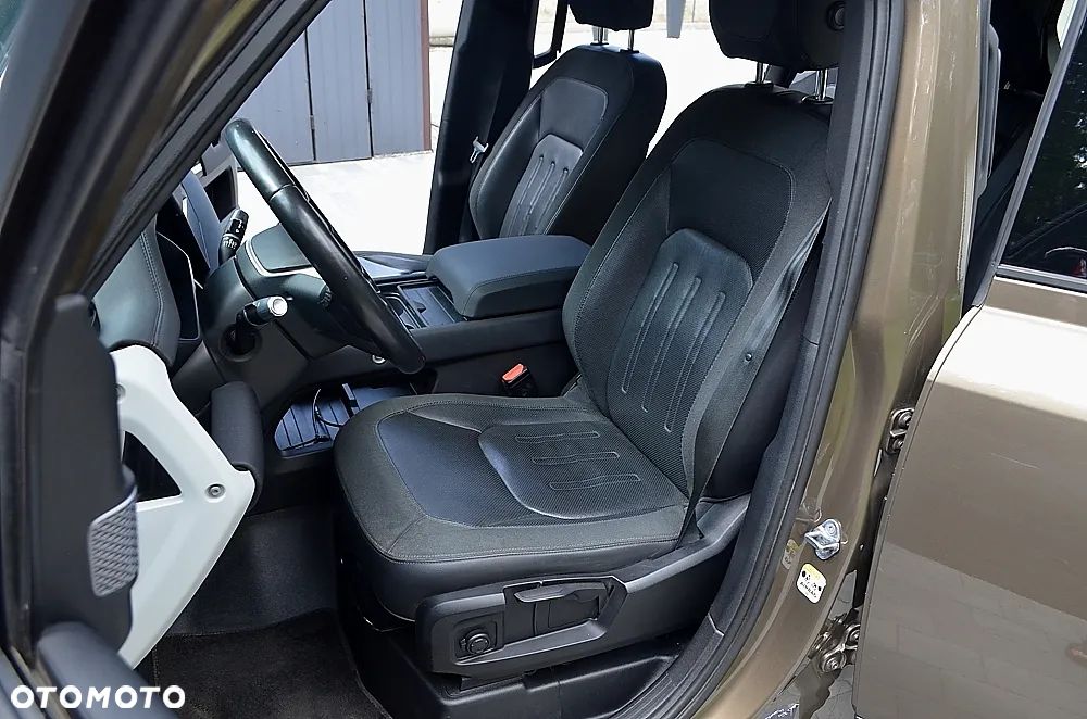Land Rover Defender 2.0 D240 S - 14