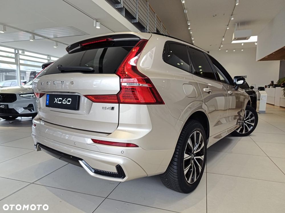 Volvo XC 60 B4 B Plus Dark - 4