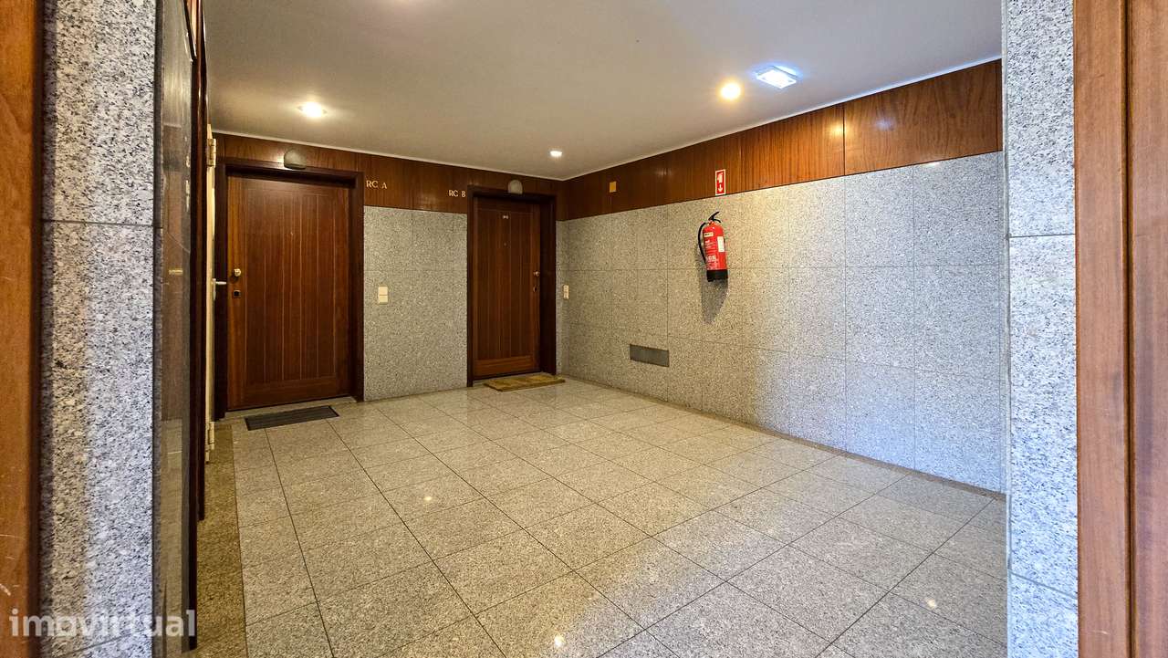 T3 Duplex Remodelado em Cond. Fechado -  São Félix da Marinha / Granja - Grande imagem: 3/29