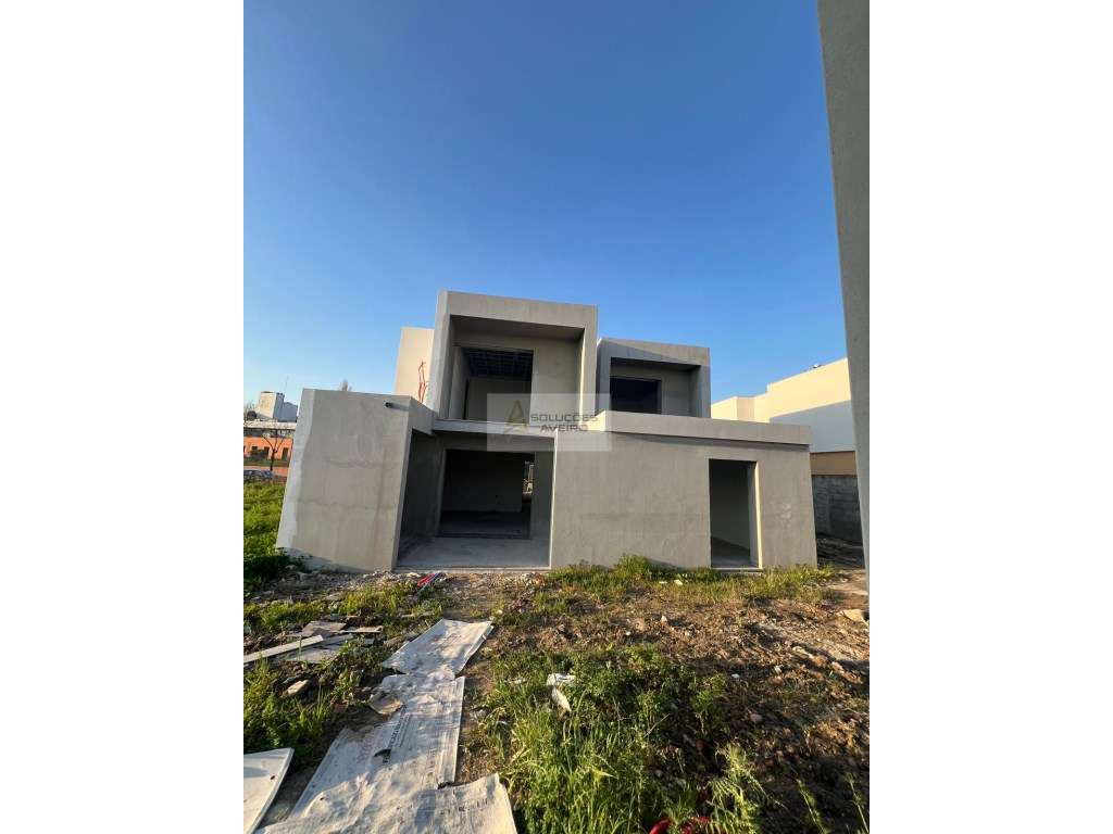 Moradia T4 Isolada em Aradas! - Grande imagem: 4/11