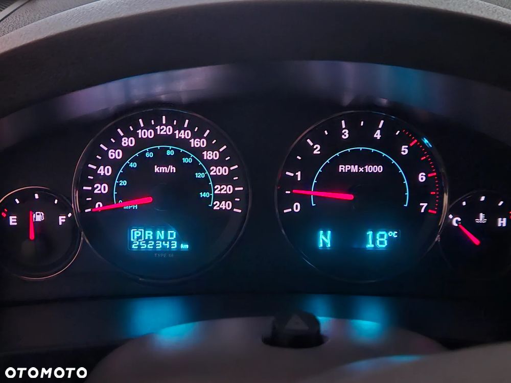 Jeep Grand Cherokee - 14