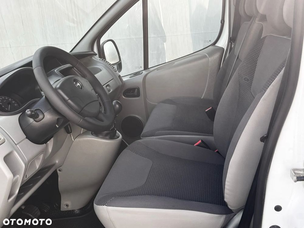 Opel Vivaro - 8