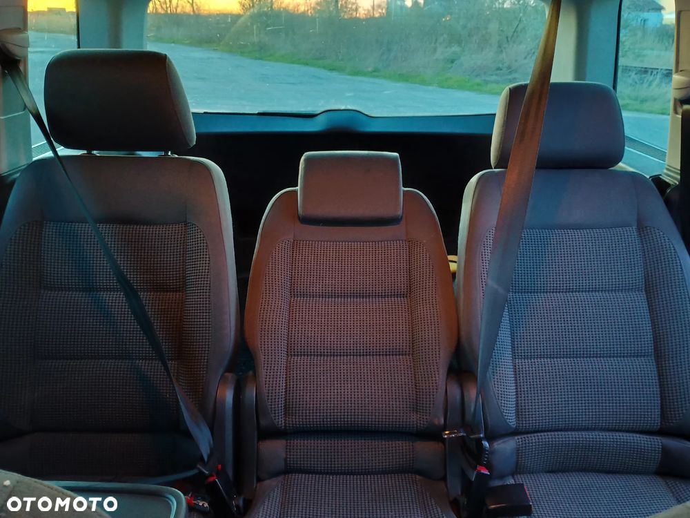 Volkswagen Touran 1.9 TDI Highline - 12