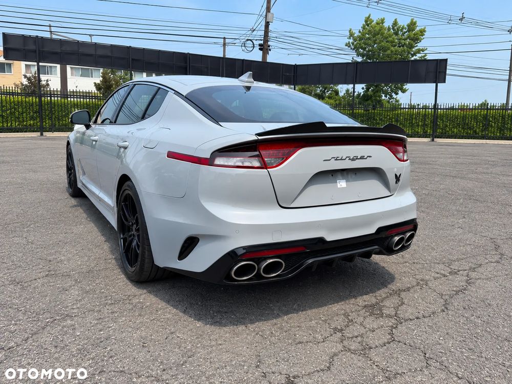 Kia Stinger - 4