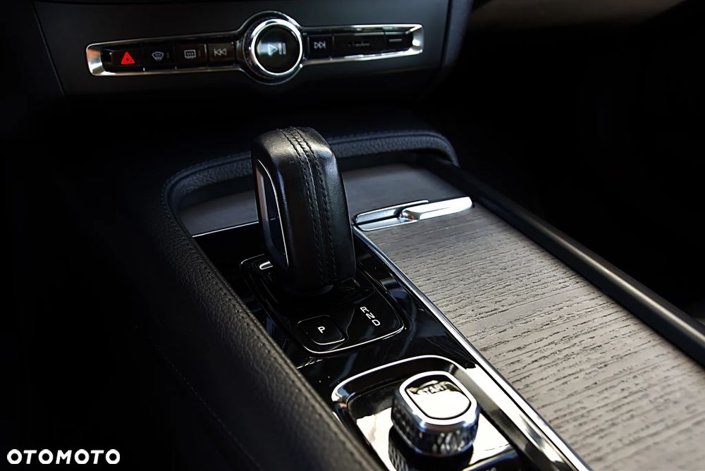 Volvo V90 Cross Country D4 AWD Pro - 33