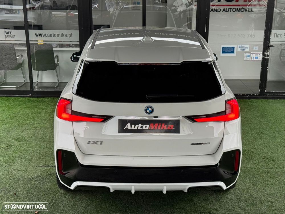 BMW iX1 eDrive20 Pack Desportivo M - 15