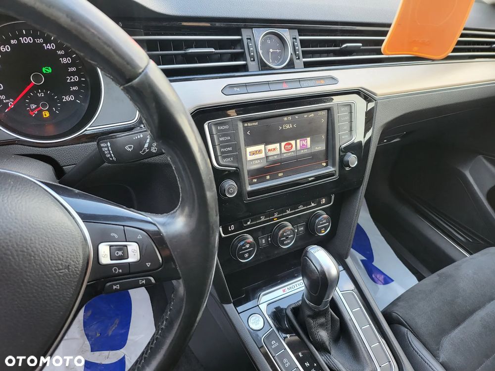 Volkswagen Passat Variant 2.0 TDI SCR 4Motion DSG Highline - 9