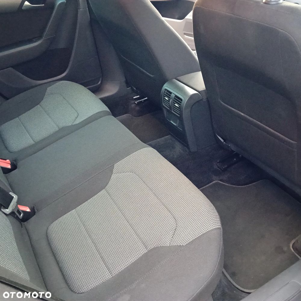 Volkswagen Passat 2.0 TDI Comfortline - 18