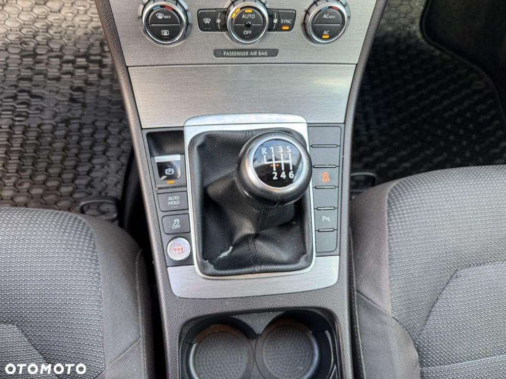 Volkswagen Passat 2.0 TDI Comfortline - 22