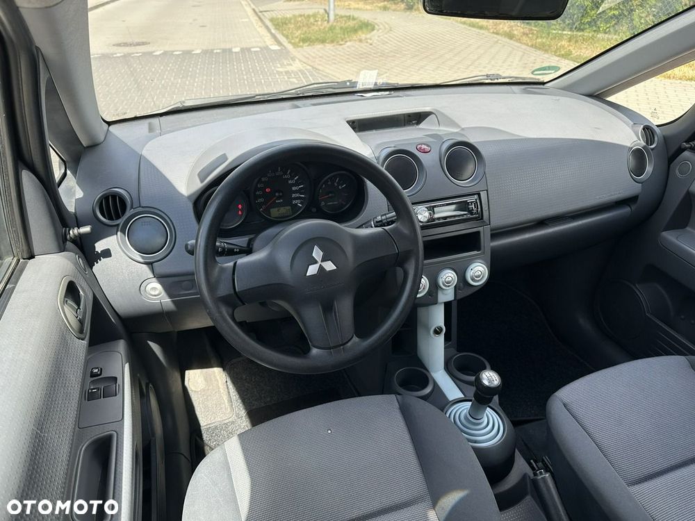 Mitsubishi Colt - 8