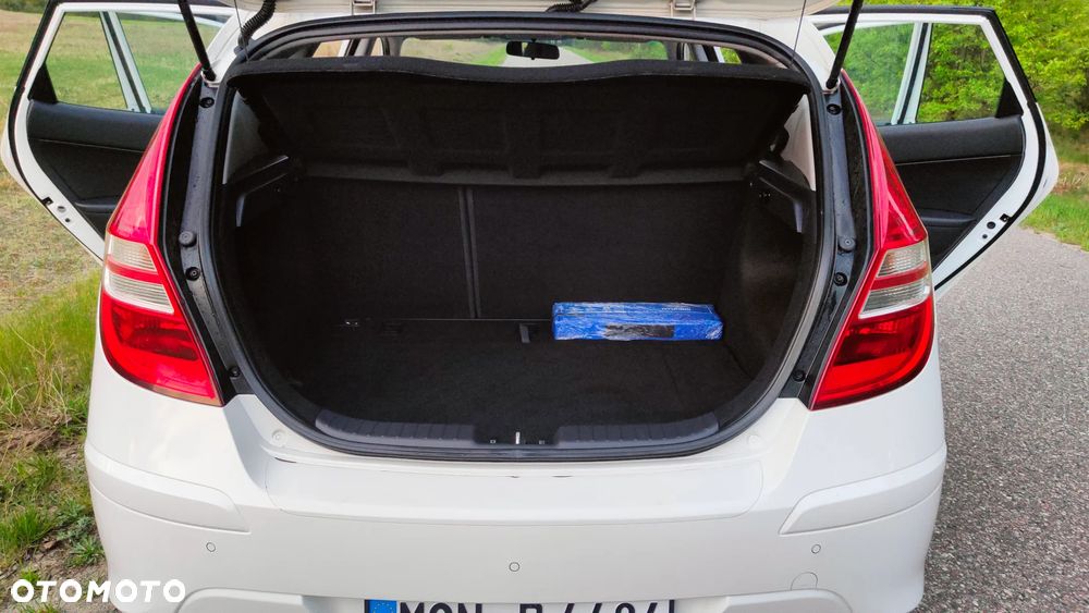 Hyundai i30 1.6 CRDi FIFA WM Edition - 25