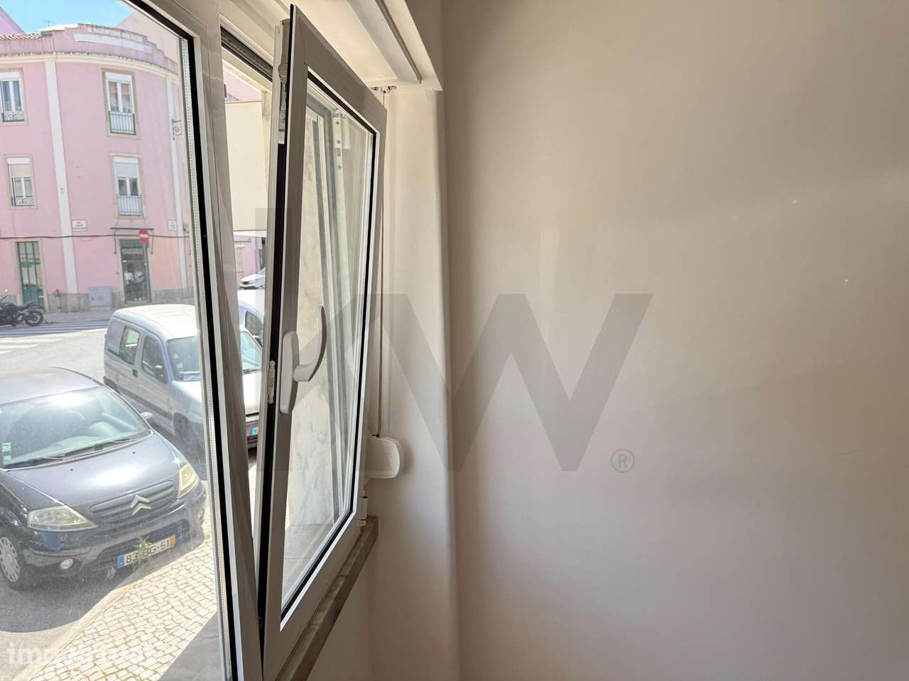 Apartamento T0 na Rua Tenente Ferreira Durão - Grande imagem: 2/21
