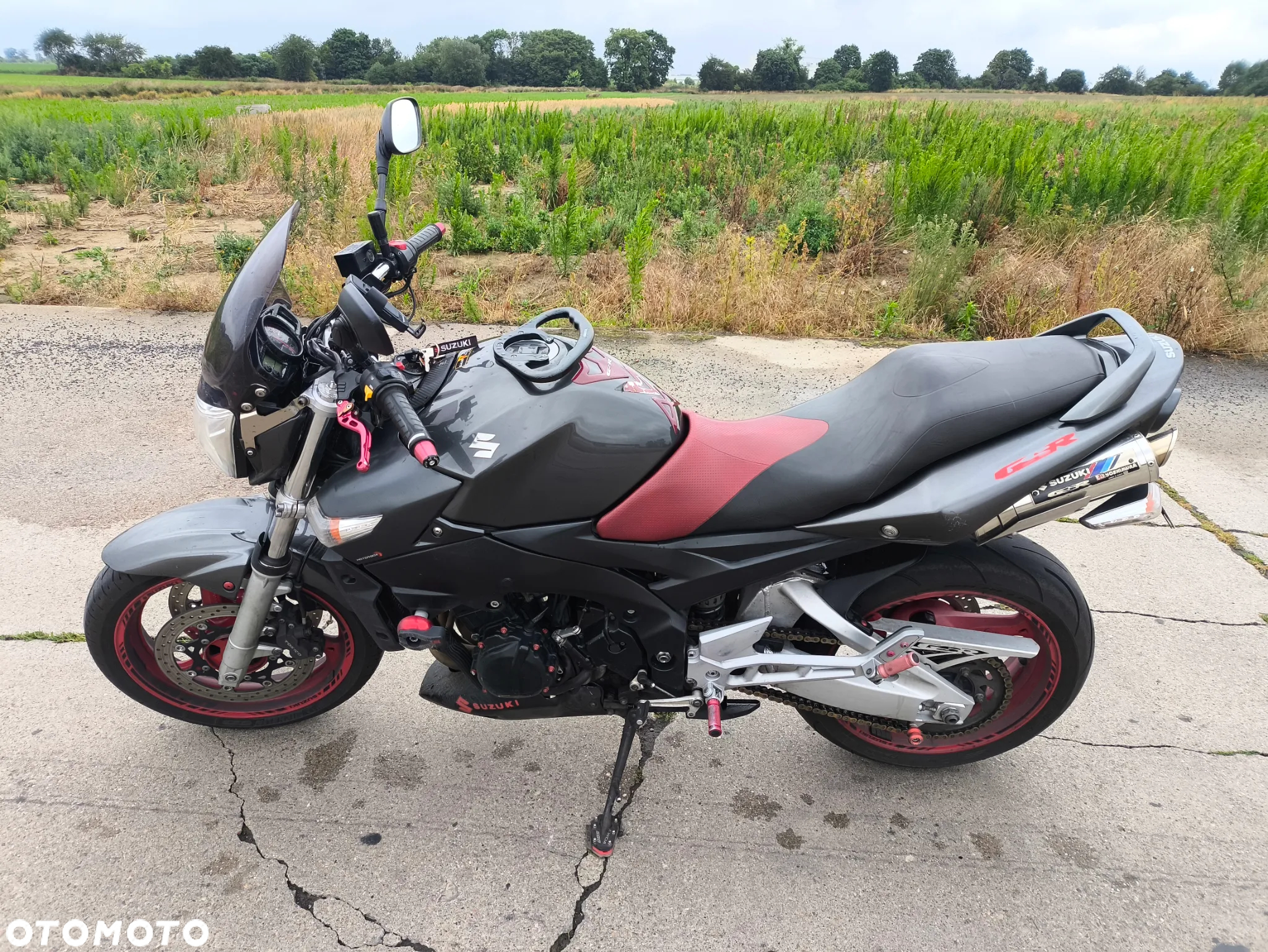 Suzuki GSR - 8