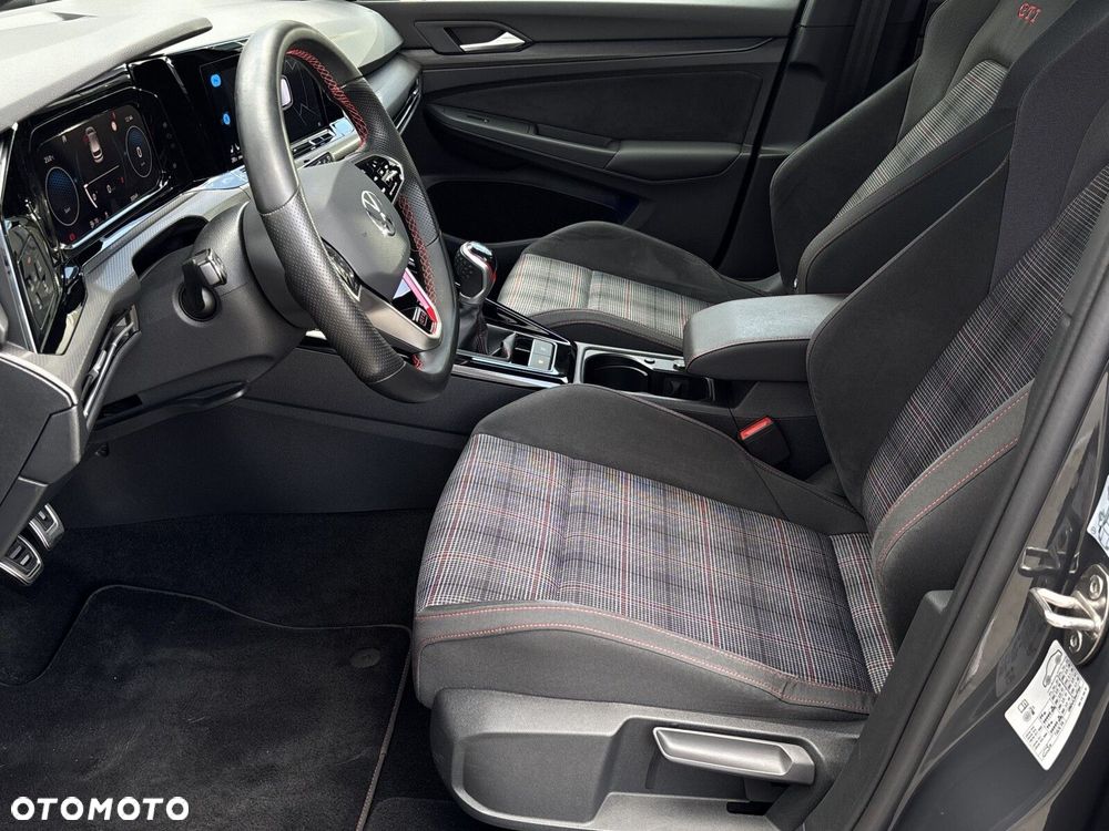 Volkswagen Golf - 10