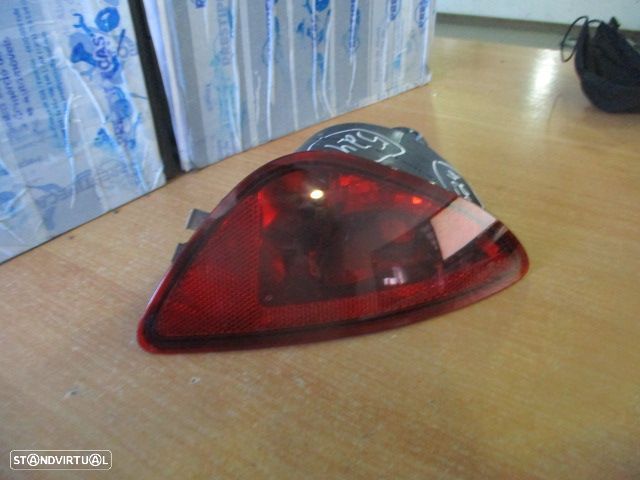 Farol Nevoeiro 8200776055 RENAULT CLIO 3 2011 TE ORIGINAL RENAULT CLIO 3 2013 1.5DCI 75CV 3P BRANCO TE ORIGINAL - 1