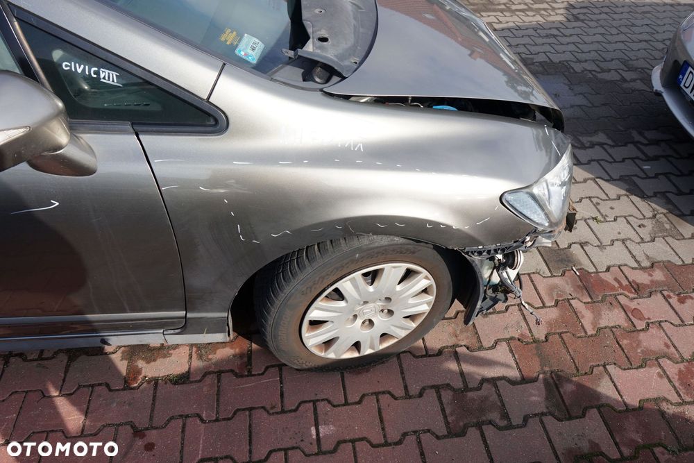 BŁOTNIK PRZEDNI PRAWY CIVIC VIII NH701M  SZARY HONDA 2006-2010 - 2