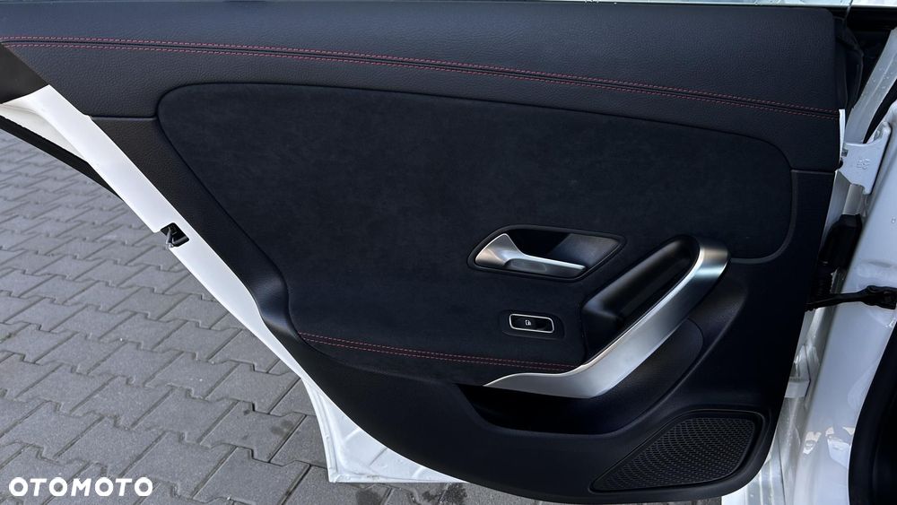 Mercedes-Benz CLA 180 AMG Line 7G-DCT - 21