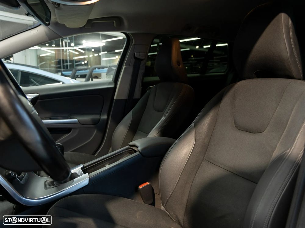 Volvo V60 DRIVe Momentum - 14