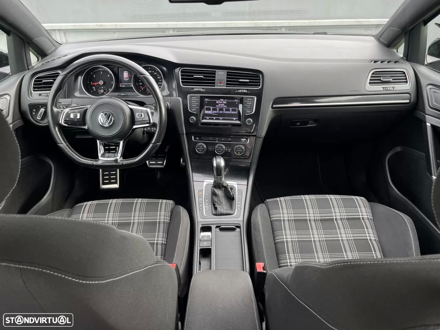 VW Golf 2.0 TDi GTD DSG - 32