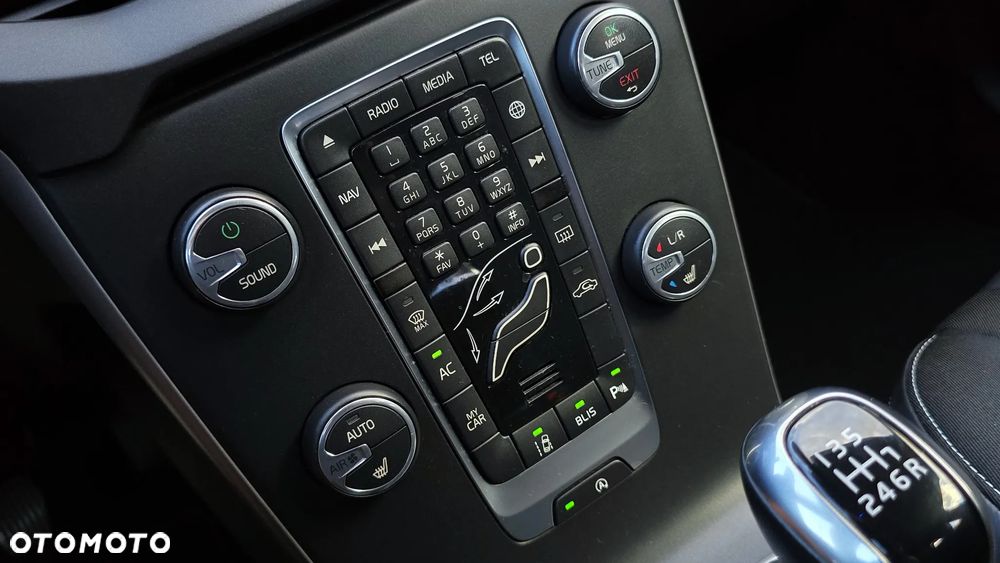 Volvo V40 T2 Drive-E Momentum - 24