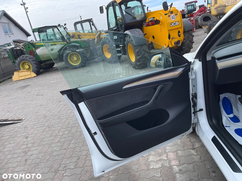 Tesla Model Y Long Range Dual Motor AWD - 18