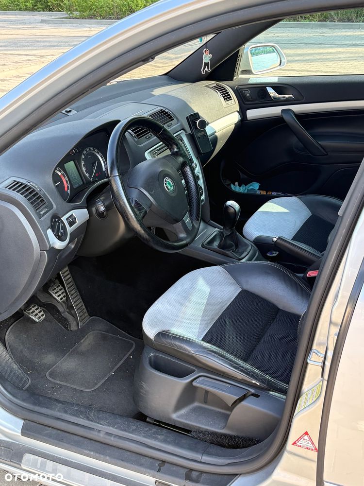 Skoda Octavia 2.0 TDI RS - 11
