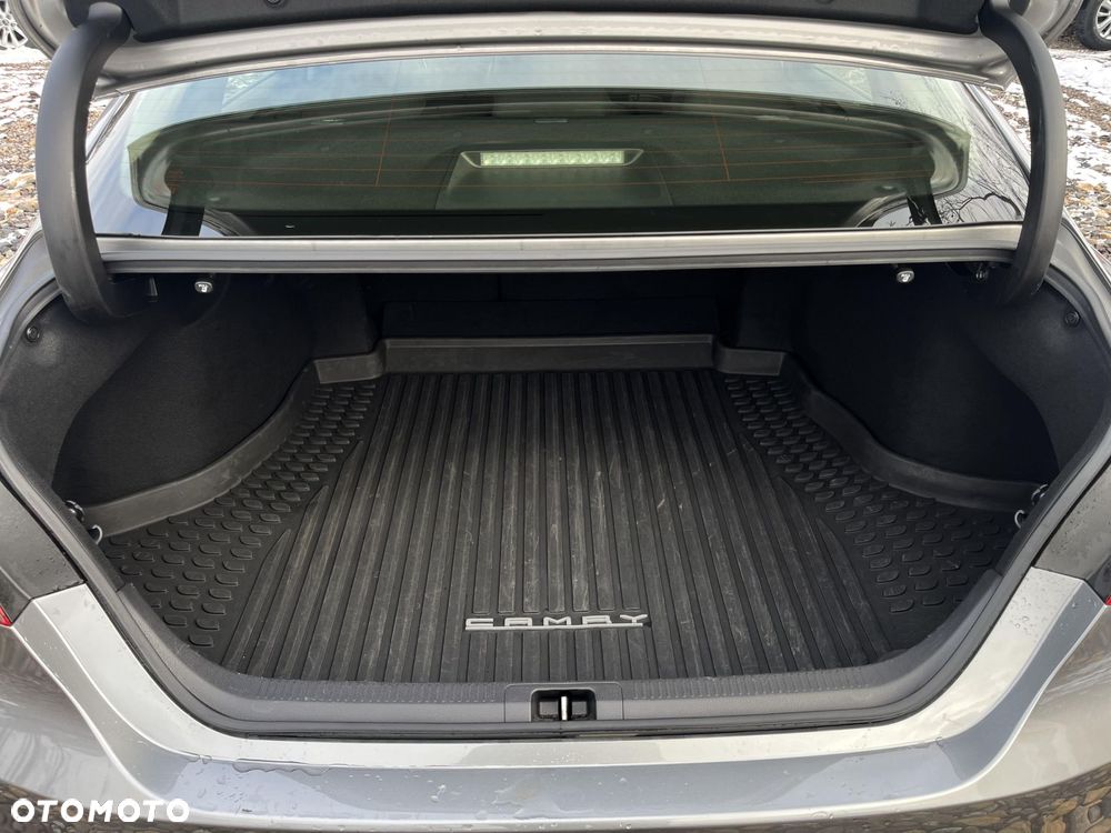 Toyota Camry 2.5 Hybrid Comfort CVT - 21