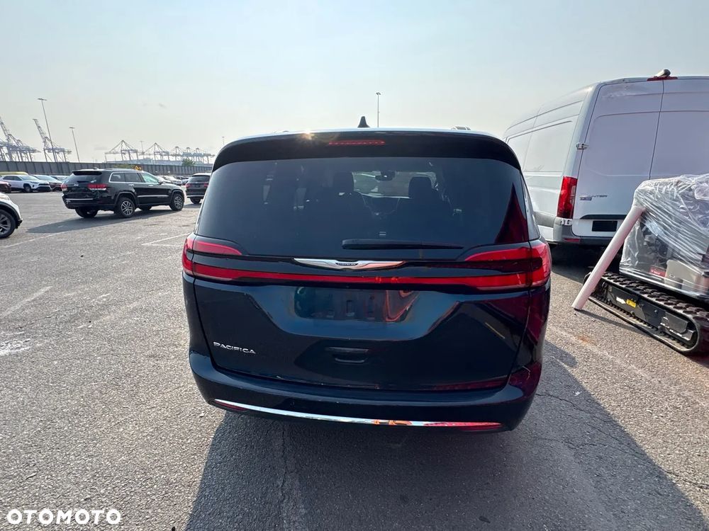 Chrysler Pacifica - 4
