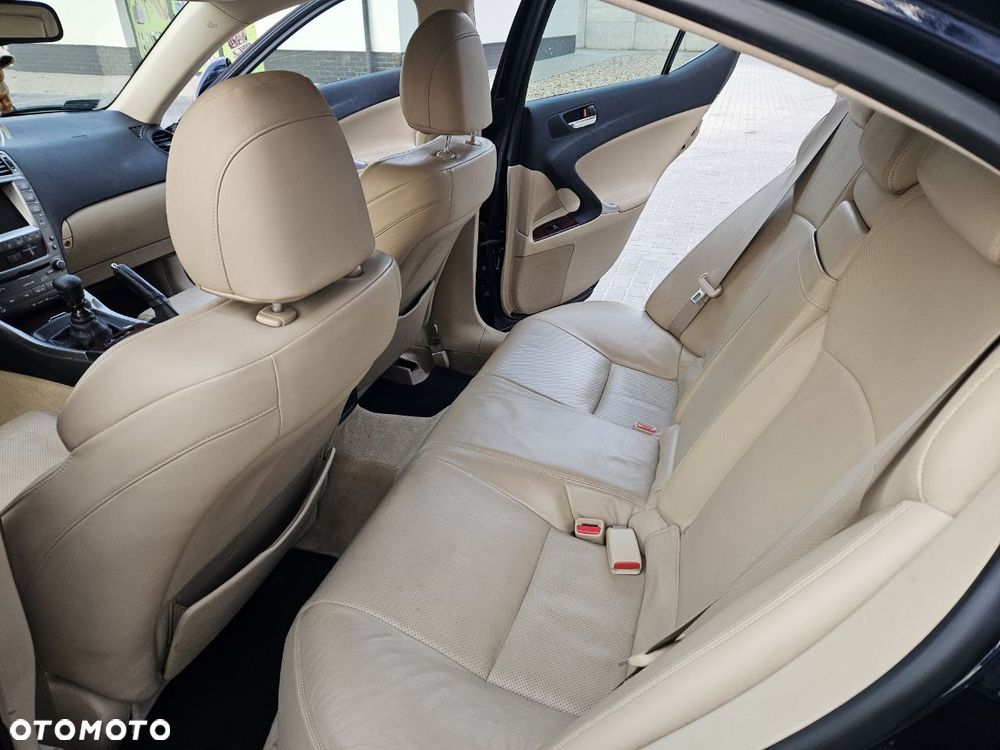 Lexus IS 220 D Prestige - 9