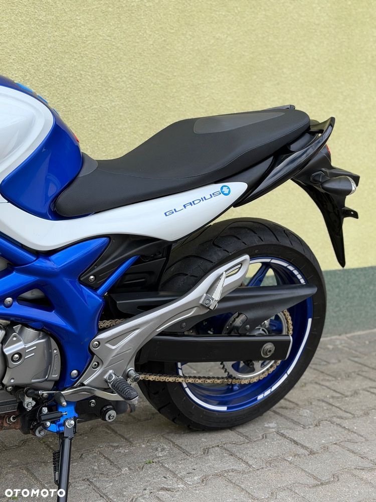 Suzuki Gladius - 32