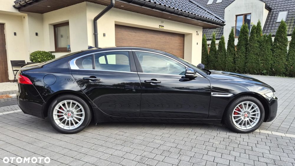 Jaguar XE 2.0 D Portfolio - 32