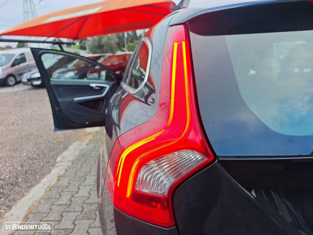 Volvo V60 2.0 D4 Summum Geartronic - 21