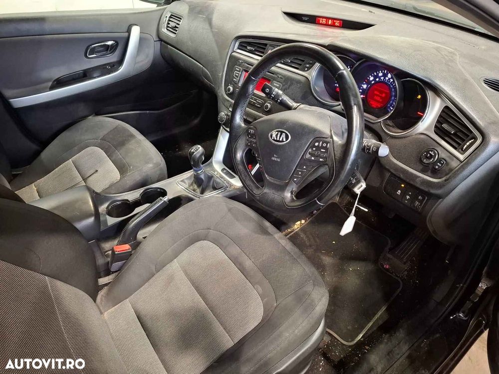 Trager Kia Ceed 2016 Hatchback Negru - 5