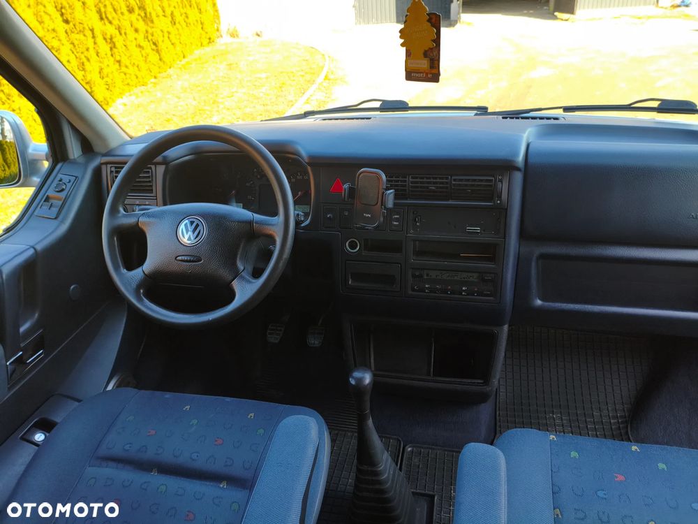 Volkswagen Caravelle - 13