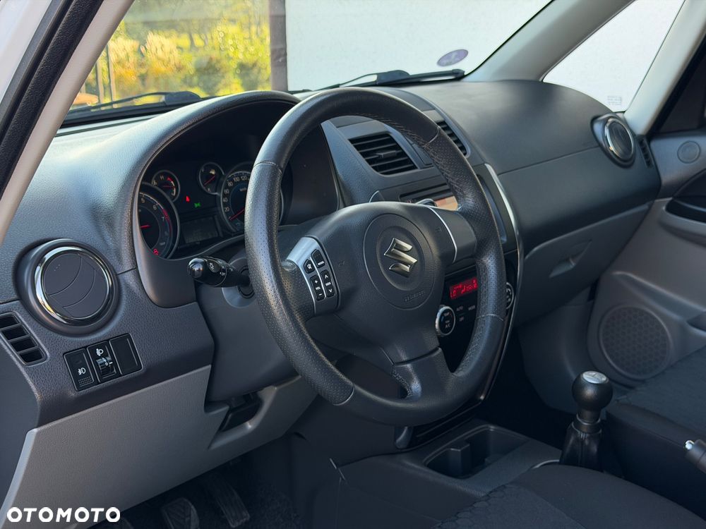 Suzuki SX4 1.6 VVT 4x4 Style - 18