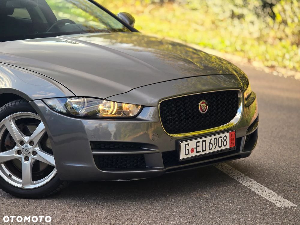 Jaguar XE 2.0 D Prestige - 35