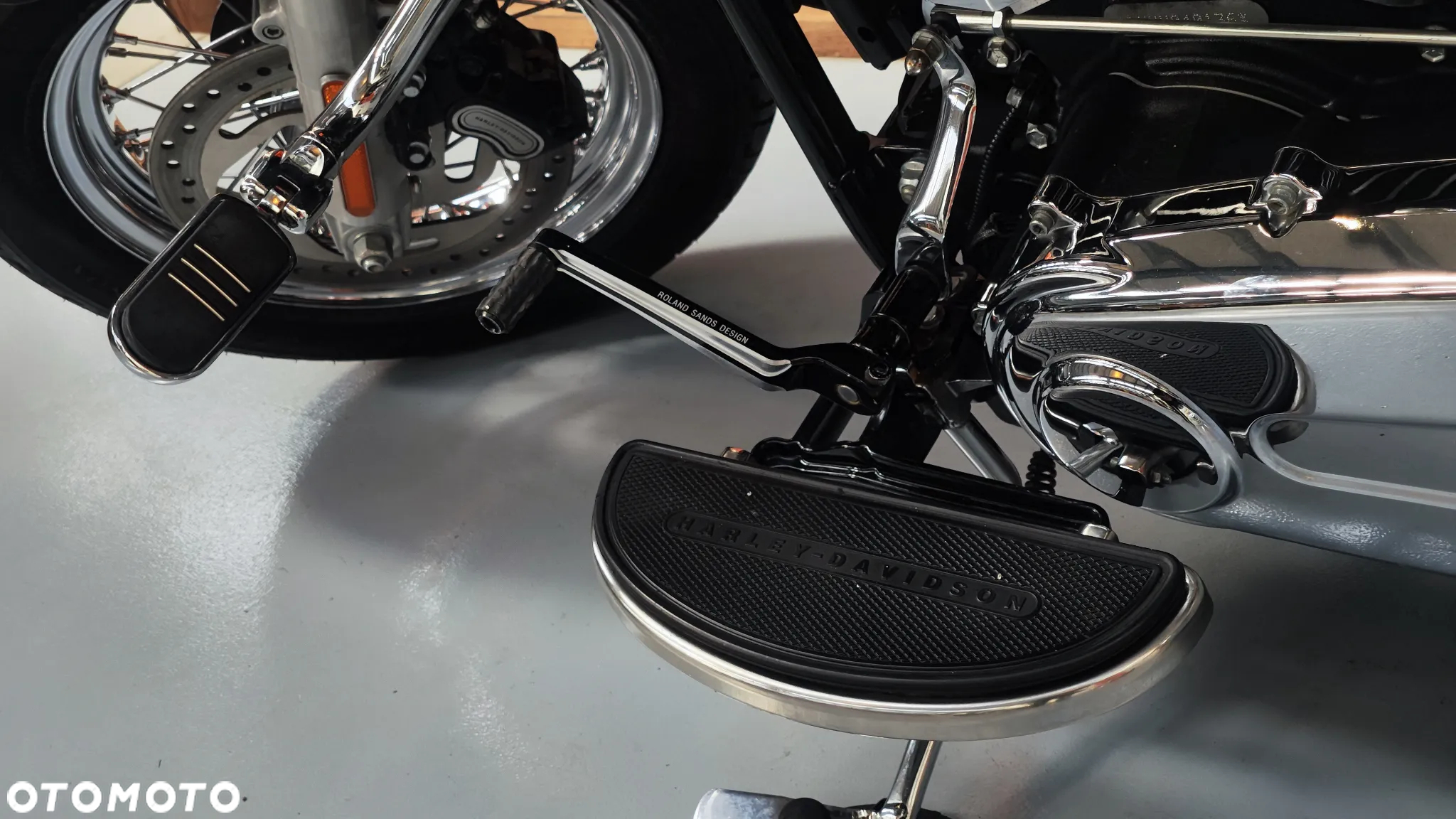 Harley-Davidson Softail Custom - 16