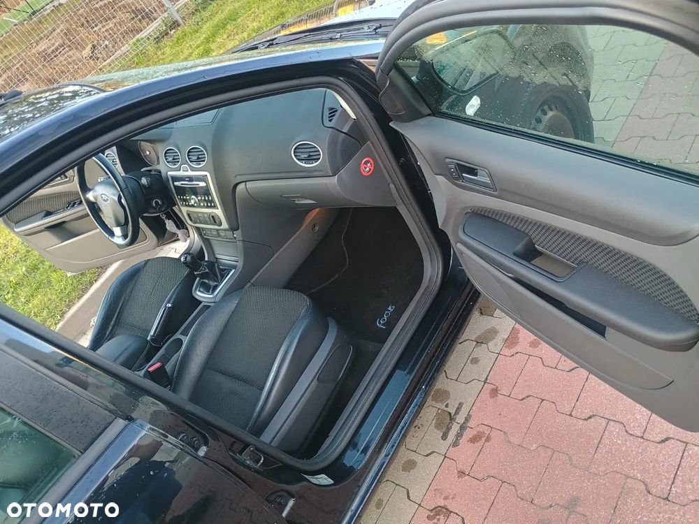 Ford Focus 2.0 16V Titanium - 23