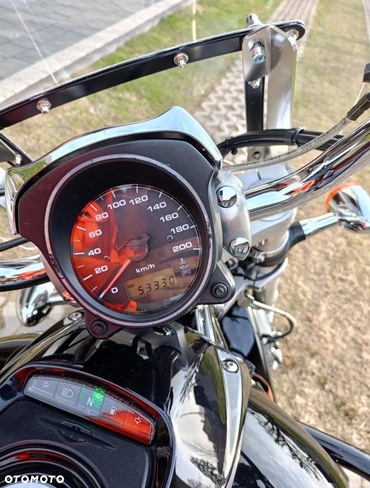 Suzuki Intruder - 20