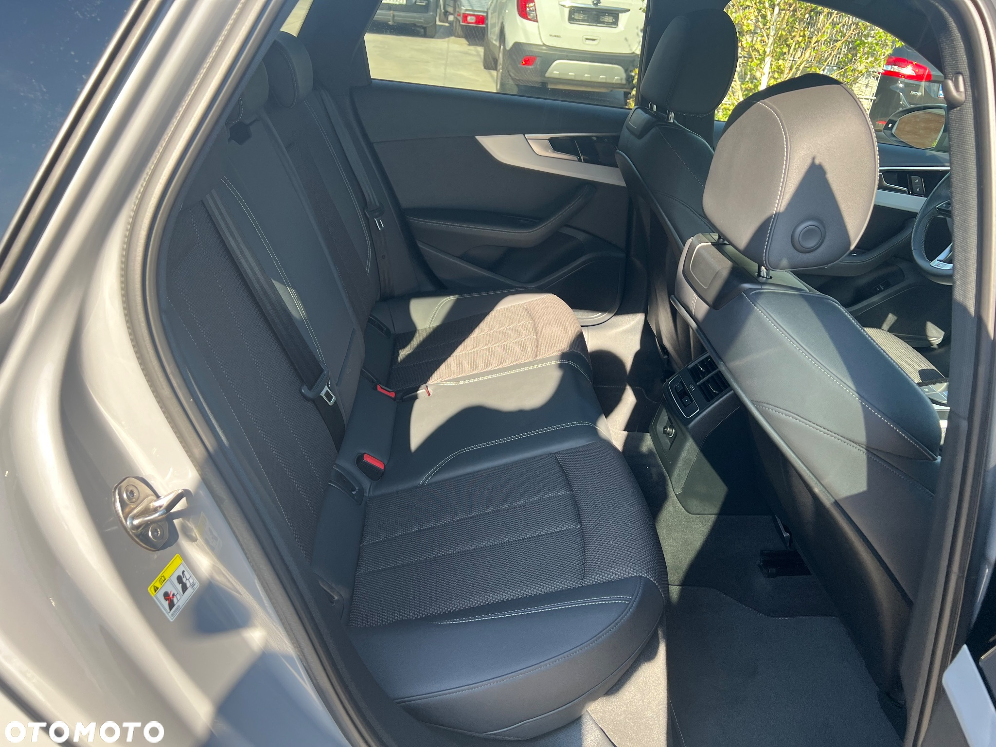 Audi A4 Avant 40 TDI quattro S tronic S line - 37