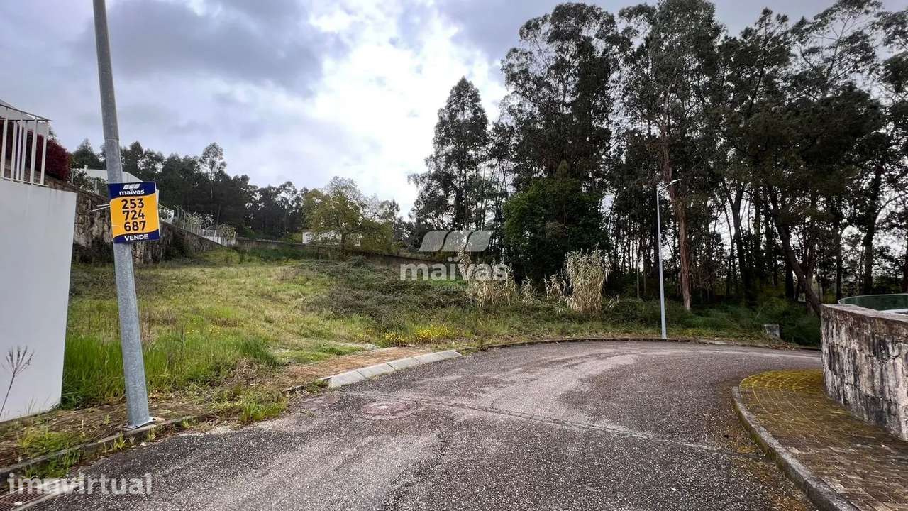 Terreno 1356 m2 - Lago, Amares - Grande imagem: 2/16
