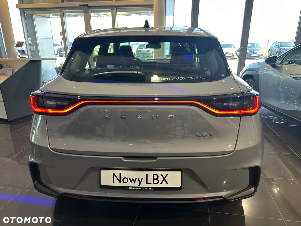 Lexus LBX 1.5 Hybrid - 8
