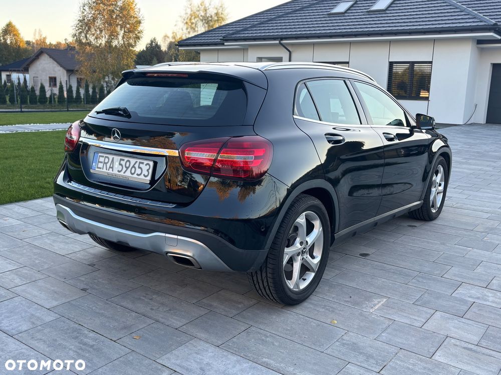 Mercedes-Benz GLA 180 7G-DCT Urban - 7