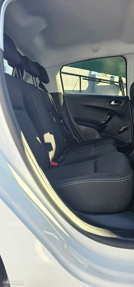 Peugeot 208 PureTech 82 Start & Stop Style - 11