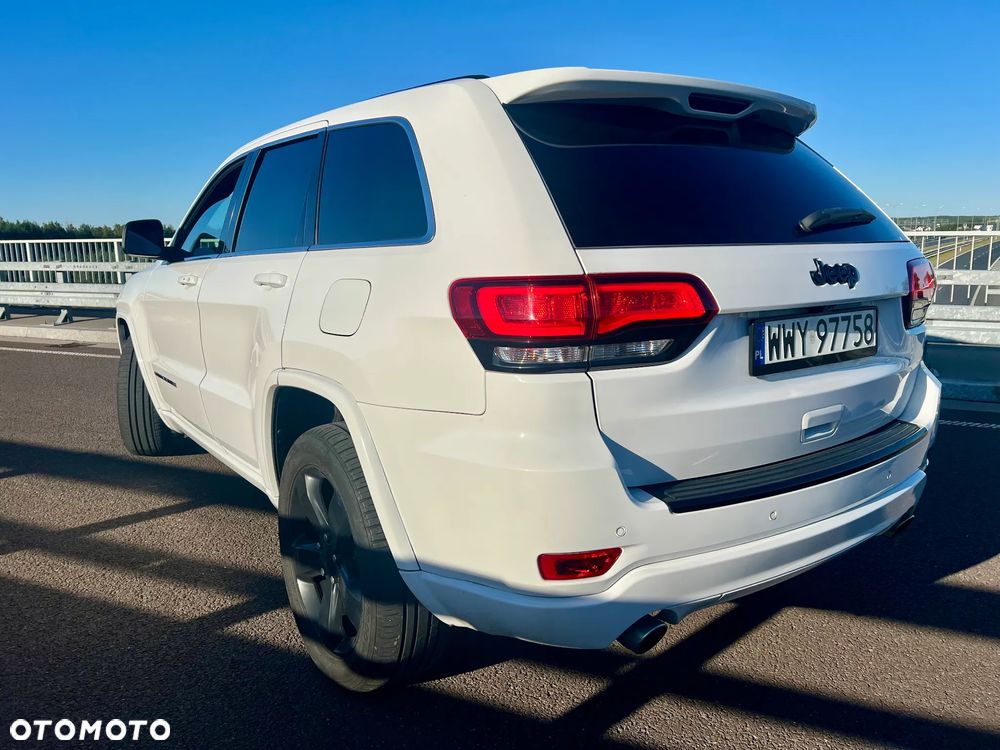 Jeep Grand Cherokee - 30