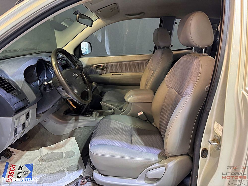 Toyota Hilux 2.5 D4-D CE 4L - 14