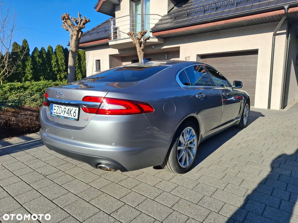 Jaguar XF 2.2 D Premium Luxury - 6