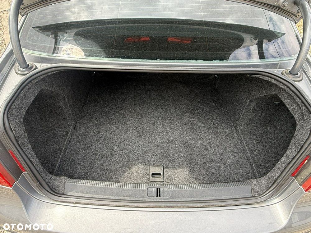 Volkswagen Passat - 22