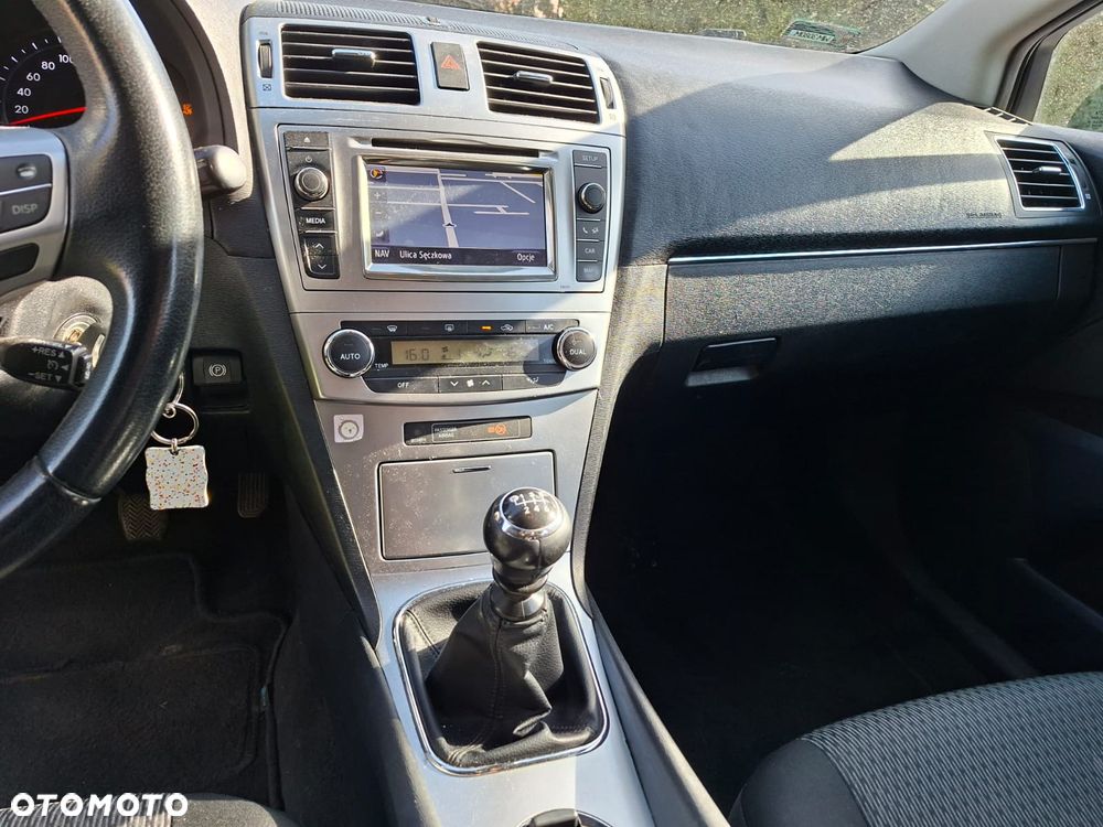 Toyota Avensis 2.0 Style - 22