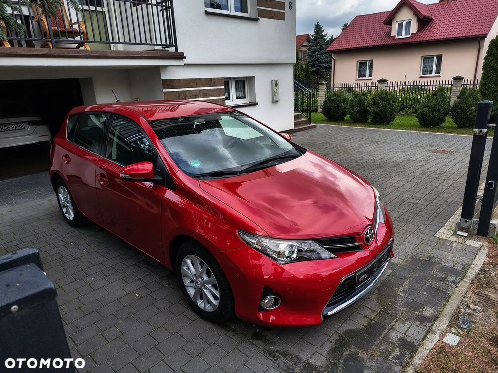 Toyota Auris 1.6 Valvematic Executive - 1